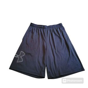 Men's Size Medium Under Armour Shorts Black and Gray